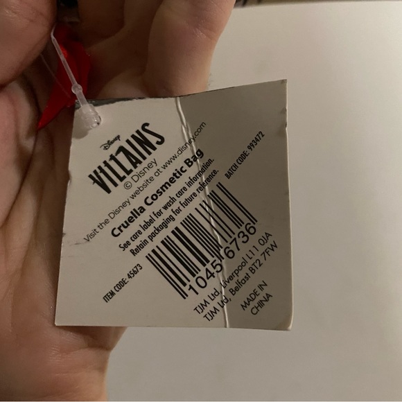 Disney Cruella Cosmetic Bag - Picture 5 of 5